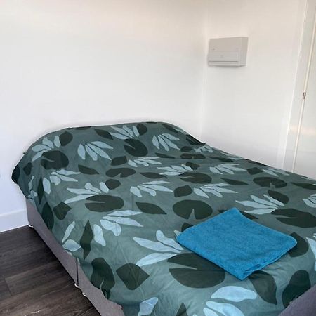 The Serviced Accommodations Харлоу Екстериор снимка