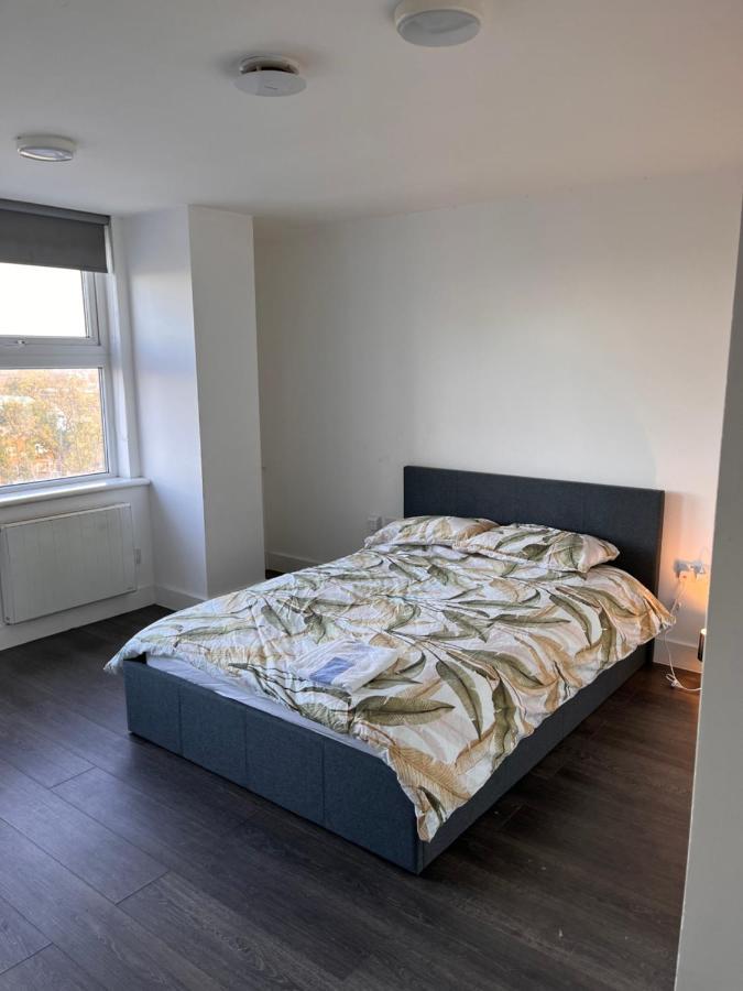 The Serviced Accommodations Харлоу Екстериор снимка